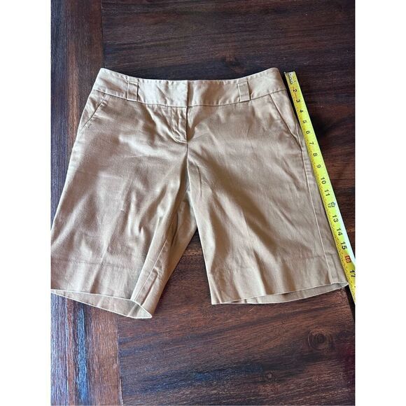 The Limited ladies Drew fit short in size 4. - Picture 1 of 9